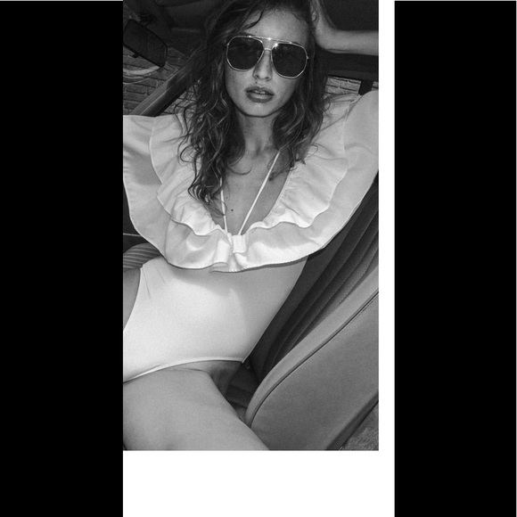 Zara large ruffled swimsuit - Picture 2 of 6